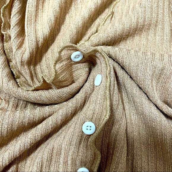 Solid Beige Button Front Stretch Body-con Fitted Plunge Short Sleeves Crop Top - Picture 3 of 6